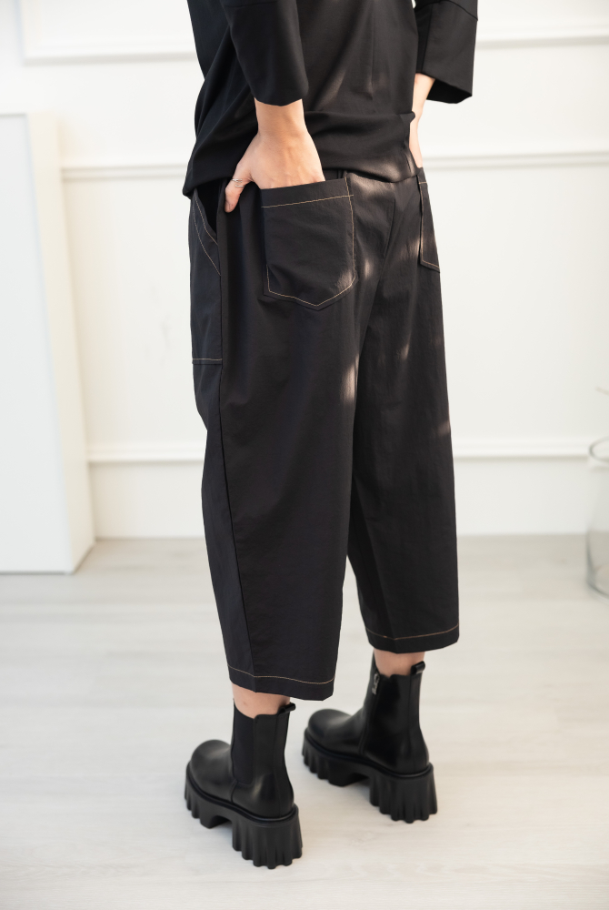 긴 바지 大口袋繭型長褲 / 黑色