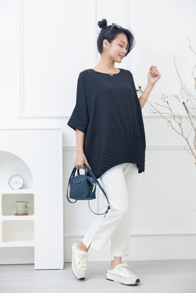 긴팔 衣襬打褶雪紡上衣 / 黑色