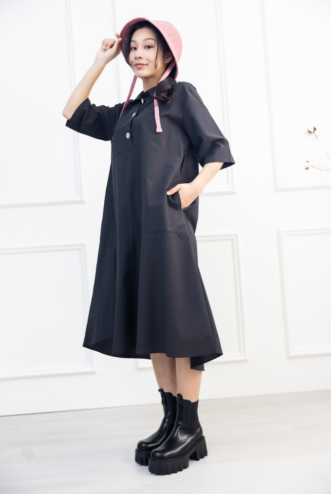 원피스 單邊下擺壓褶開叉短袖洋裝 / 黑色