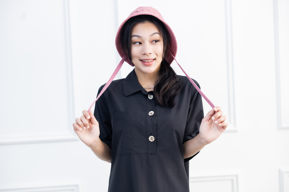 원피스 單邊下擺壓褶開叉短袖洋裝 / 黑色