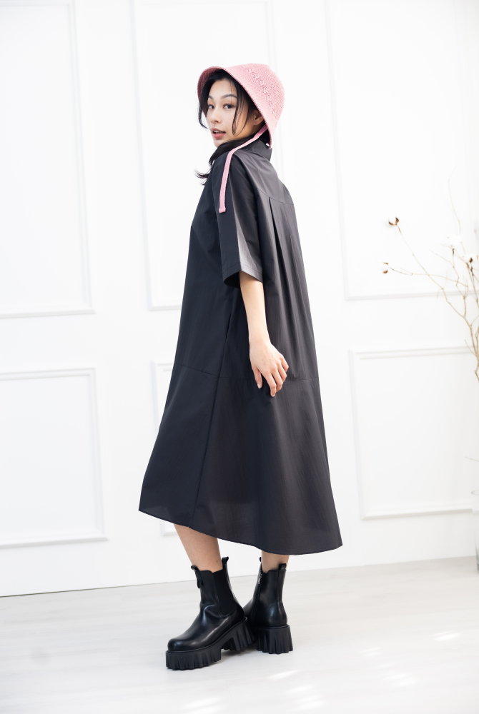 원피스 單邊下擺壓褶開叉短袖洋裝 / 黑色