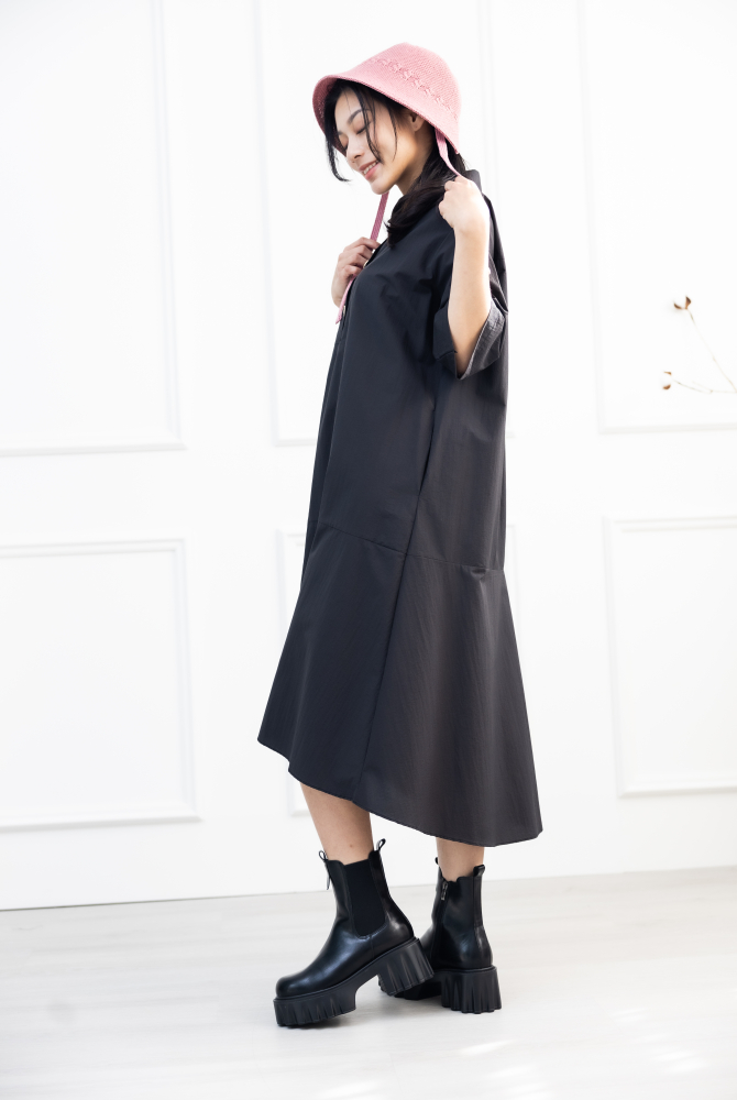 원피스 單邊下擺壓褶開叉短袖洋裝 / 黑色