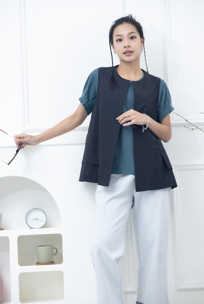 조끼 無扣腰側口袋短款背心 / 黑色