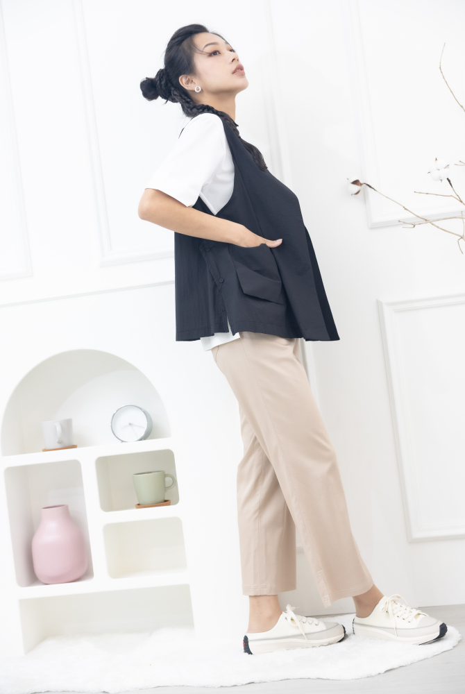 조끼 無扣腰側口袋短款背心 / 黑色