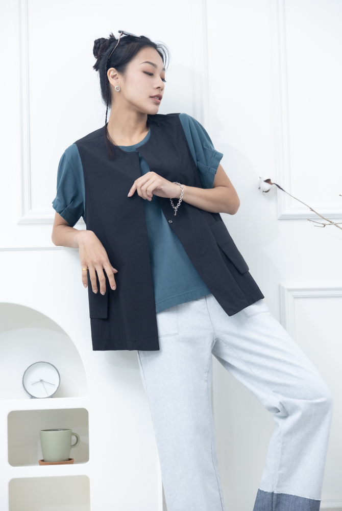 조끼 無扣腰側口袋短款背心 / 黑色