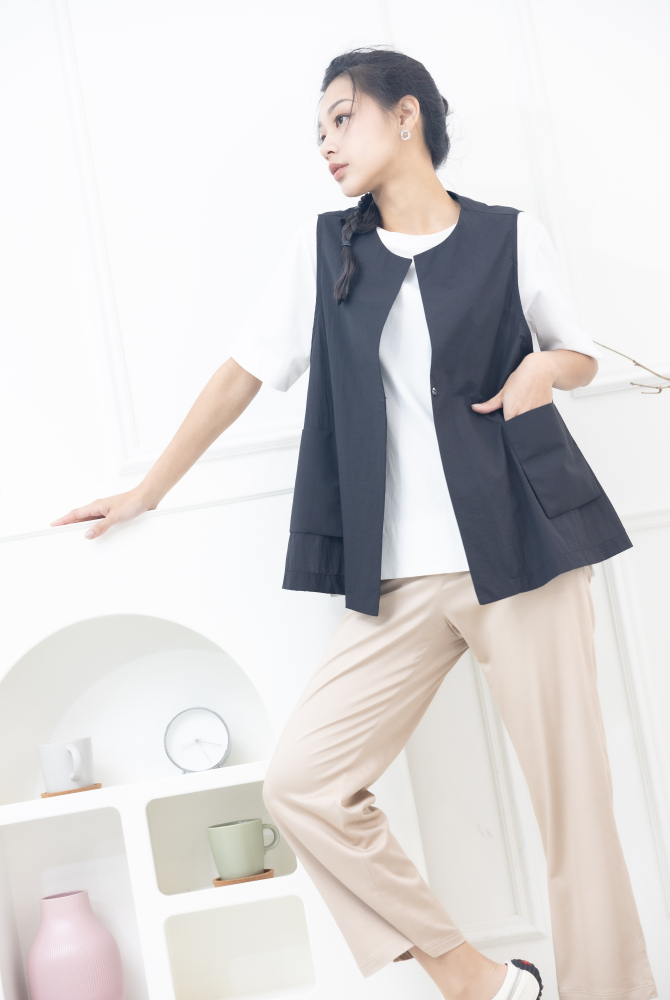 조끼 無扣腰側口袋短款背心 / 黑色