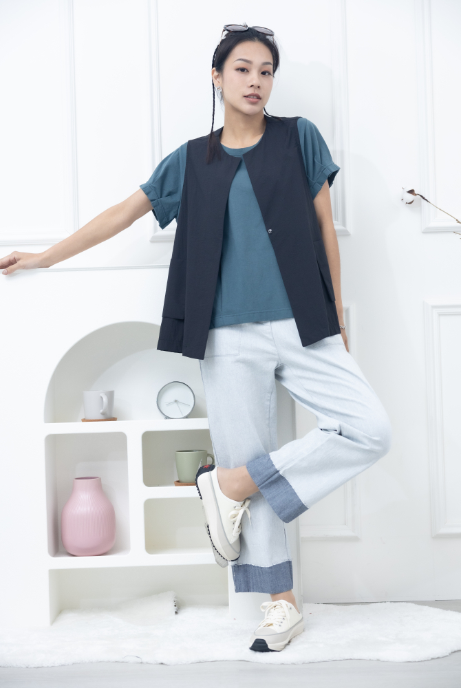 조끼 無扣腰側口袋短款背心 / 黑色