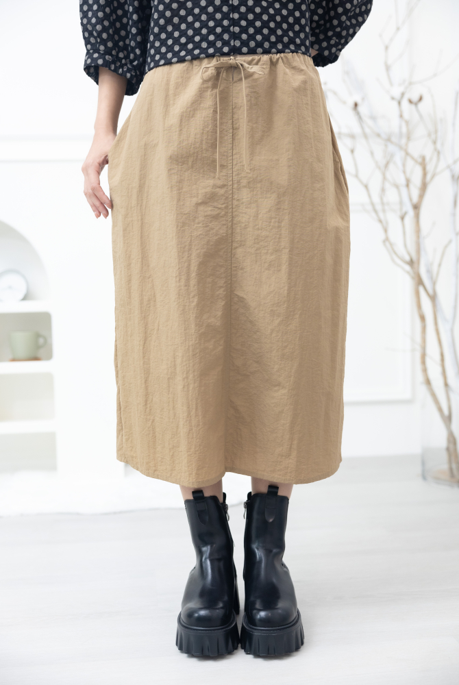 치마 綁帶下擺開衩長裙 / 卡其色