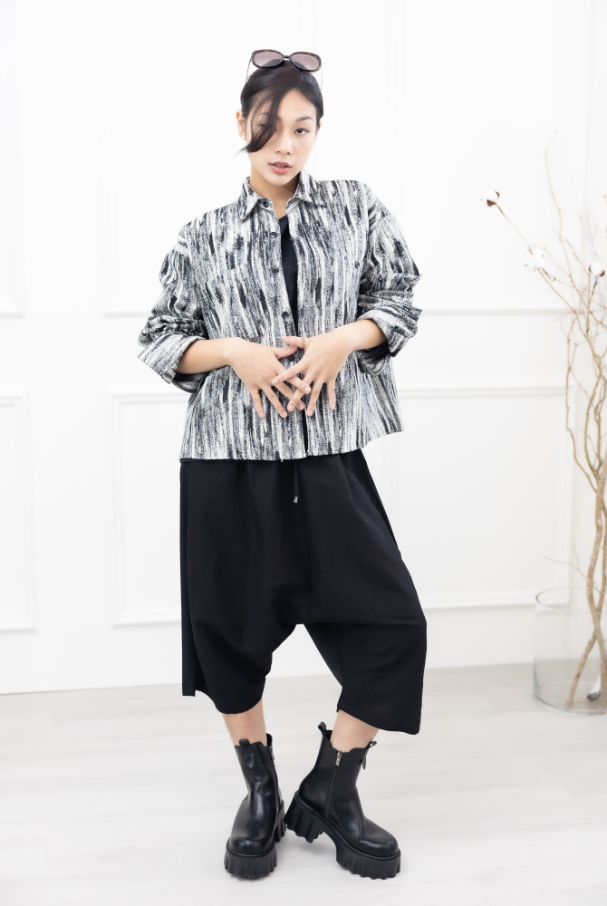 긴 바지 異材質拼接七分寬褲 / 黑色