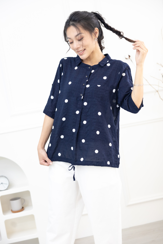 반팔 白點半開襟襯衫領上衣 / 深藍色