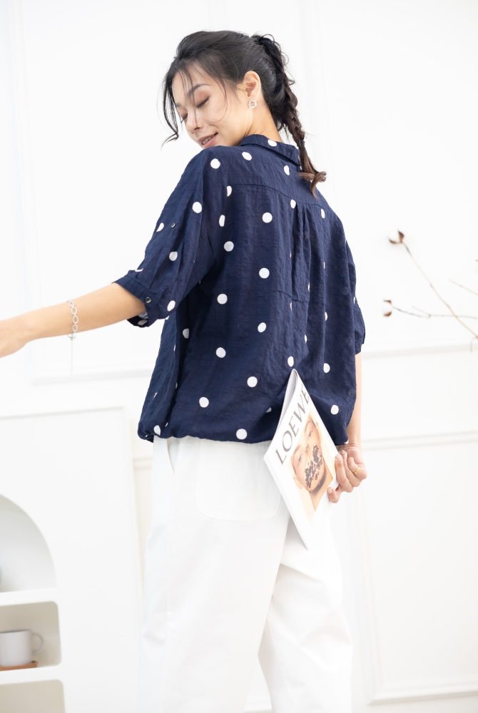 반팔 白點半開襟襯衫領上衣 / 深藍色