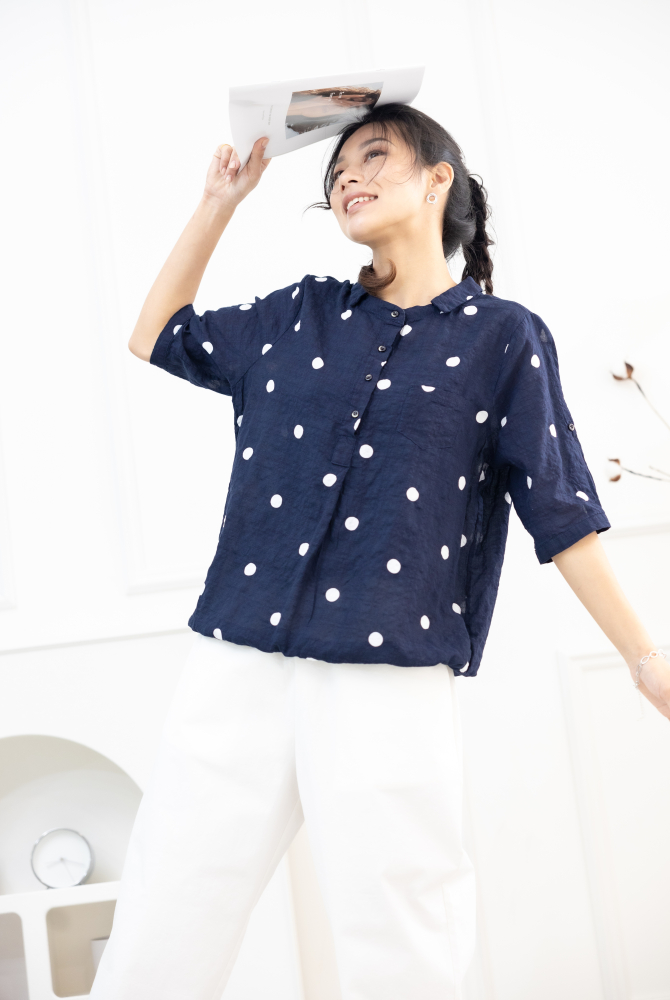 반팔 白點半開襟襯衫領上衣 / 深藍色
