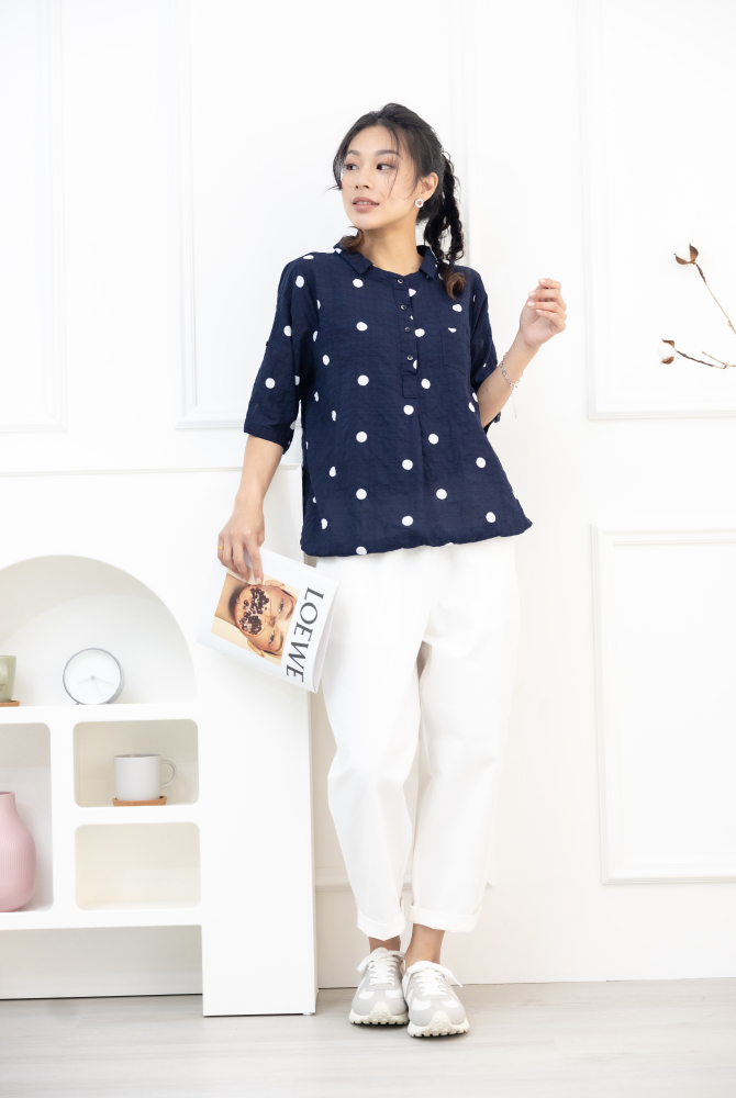 반팔 白點半開襟襯衫領上衣 / 深藍色