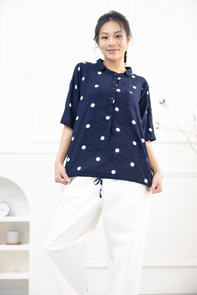 반팔 白點半開襟襯衫領上衣 / 深藍色