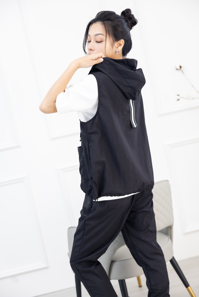 조끼 休閒風連帽背心 / 黑色