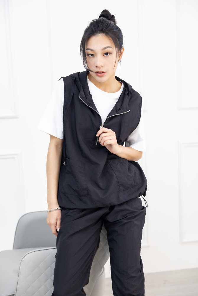 조끼 休閒風連帽背心 / 黑色