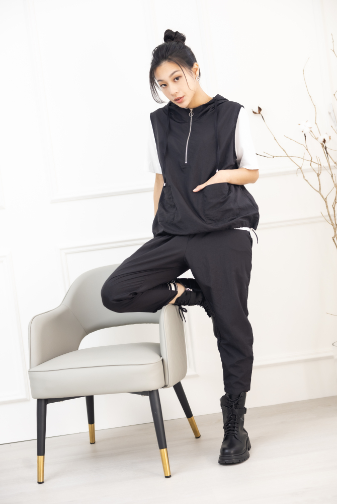 조끼 休閒風連帽背心 / 黑色