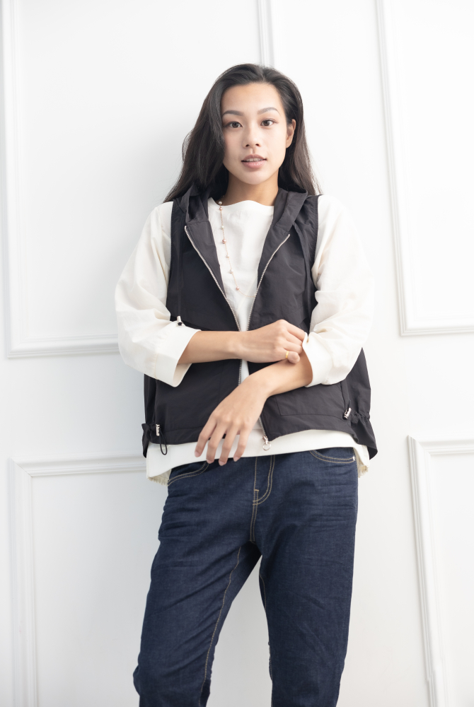 조끼 連帽抽繩背心 / 黑色