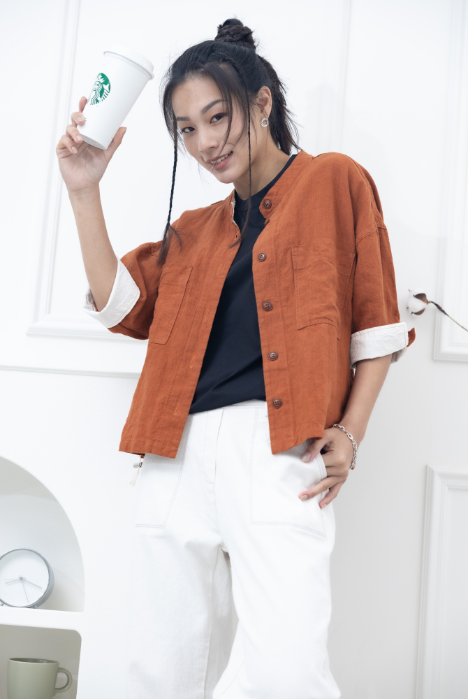 코트 圓下領大鈕扣胸前兩口袋外套 / 橘紅色