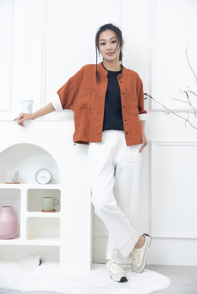 코트 圓下領大鈕扣胸前兩口袋外套 / 橘紅色