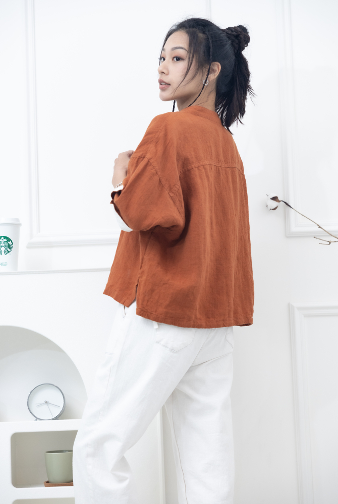 코트 圓下領大鈕扣胸前兩口袋外套 / 橘紅色