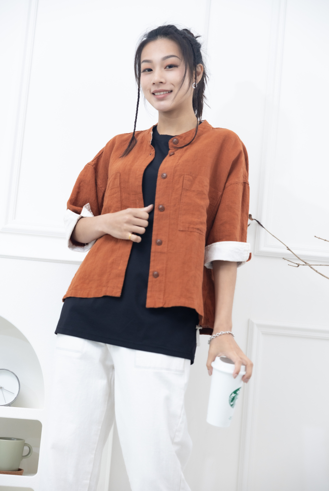 코트 圓下領大鈕扣胸前兩口袋外套 / 橘紅色