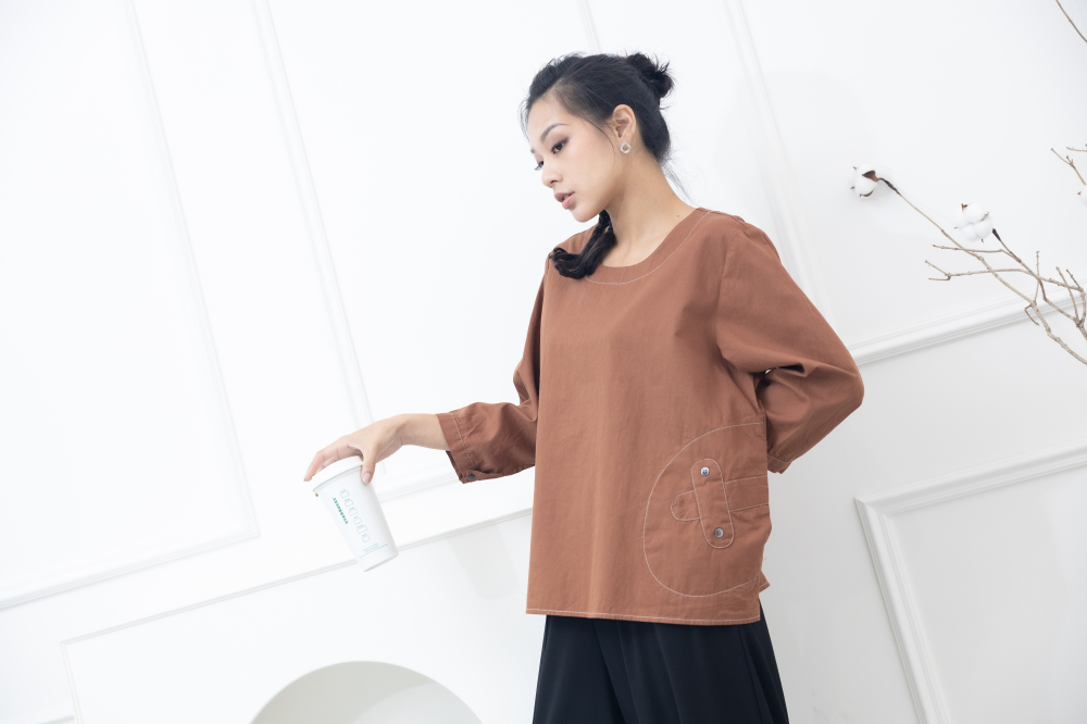 긴팔 腰間X裝飾上衣 / 卡其色