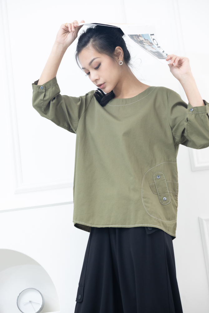 긴팔 腰間X裝飾上衣 / 墨綠色