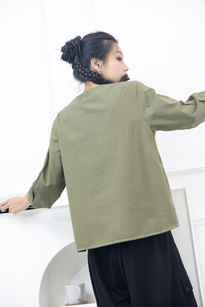 긴팔 腰間X裝飾上衣 / 墨綠色