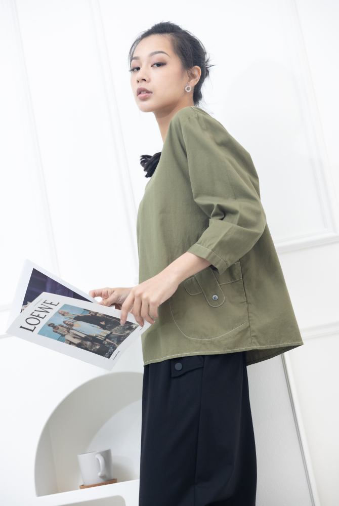 긴팔 腰間X裝飾上衣 / 墨綠色