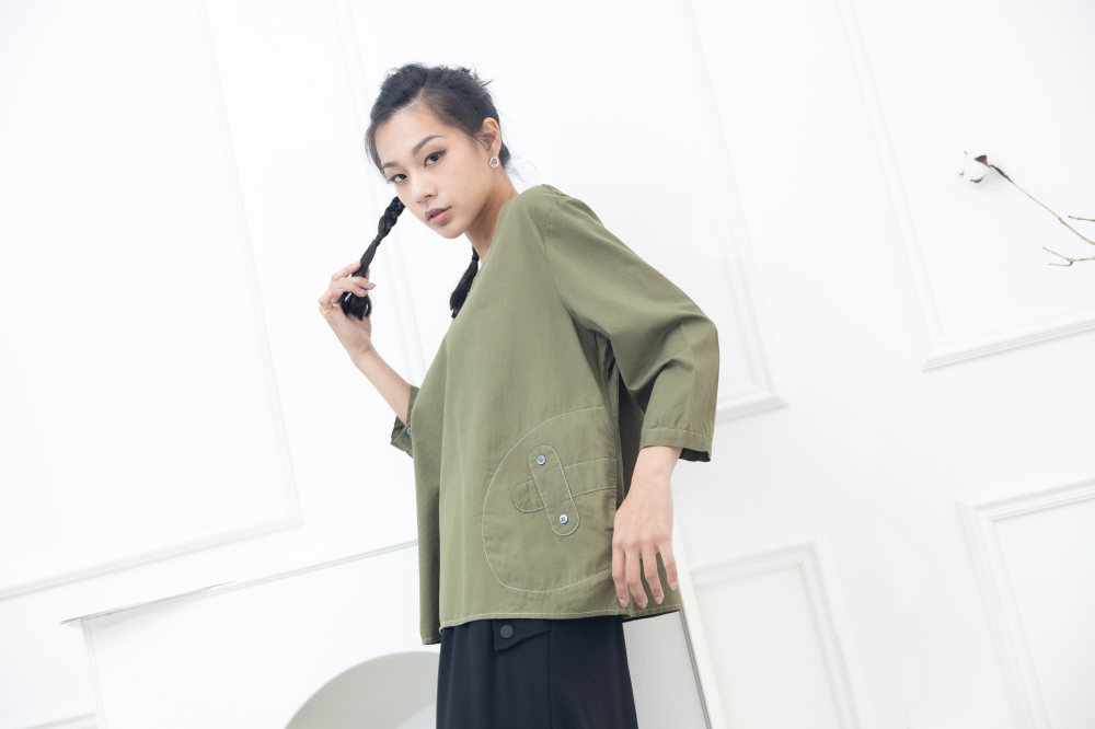 긴팔 腰間X裝飾上衣 / 墨綠色