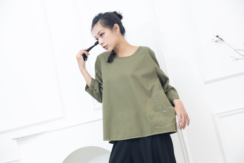 긴팔 腰間X裝飾上衣 / 墨綠色