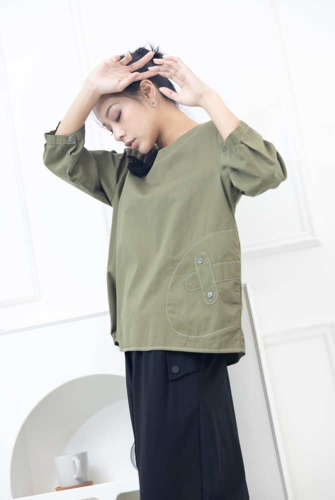 긴팔 腰間X裝飾上衣 / 墨綠色