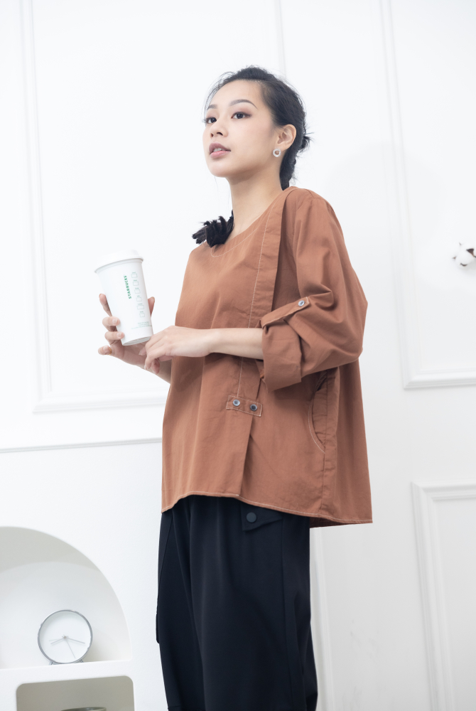 긴팔 袖子鈕扣長袖上衣 / 紅棕色