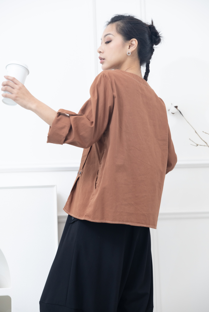 긴팔 袖子鈕扣長袖上衣 / 紅棕色