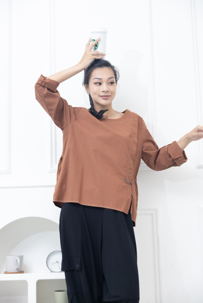 긴팔 袖子鈕扣長袖上衣 / 紅棕色