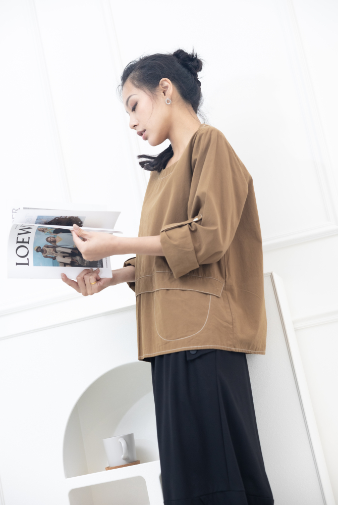 긴팔 兩側U型口袋上衣 / 茶棕色