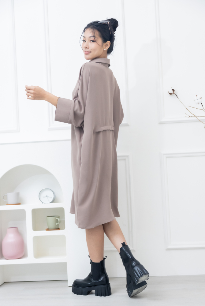 원피스 素面無肩線口袋洋裝 / 卡其色