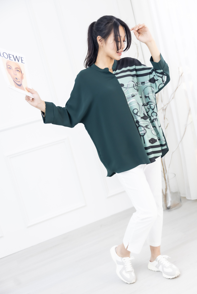 긴팔 金屬腰帶圖騰半領微開襟七分袖上衣 / 綠色