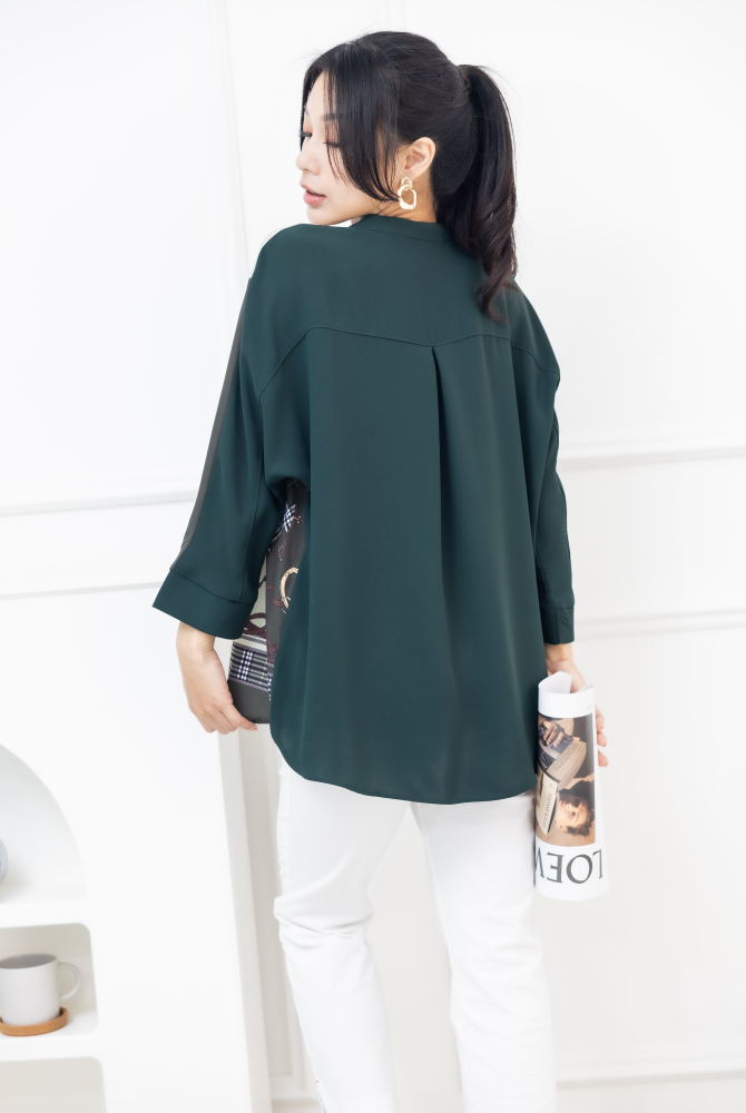 긴팔 格子金屬圖騰 半領微開襟七分袖上衣 / 綠色