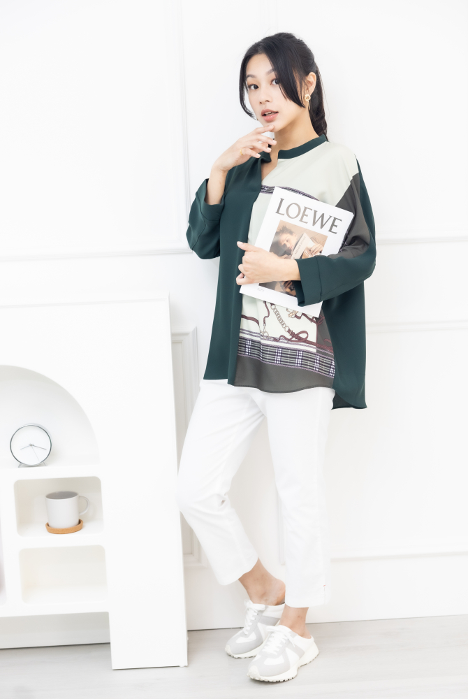 긴팔 格子金屬圖騰 半領微開襟七分袖上衣 / 綠色