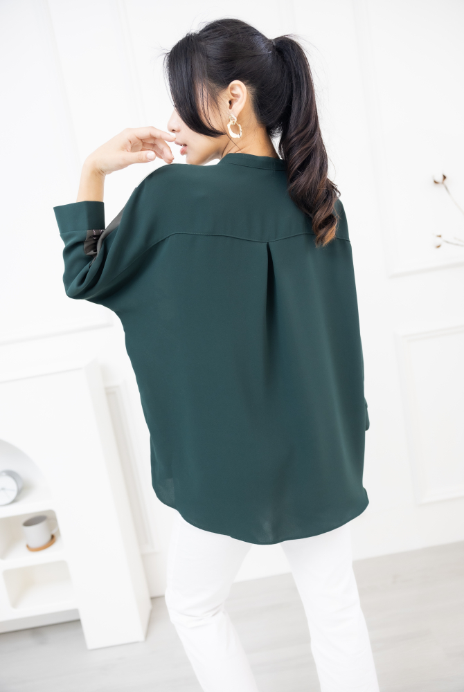 긴팔 格子金屬圖騰 半領微開襟七分袖上衣 / 綠色