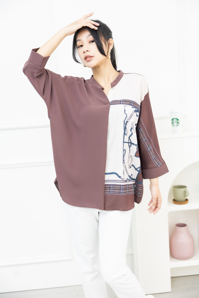 긴팔 格子金屬圖騰 半領微開襟七分袖上衣 / 咖啡色