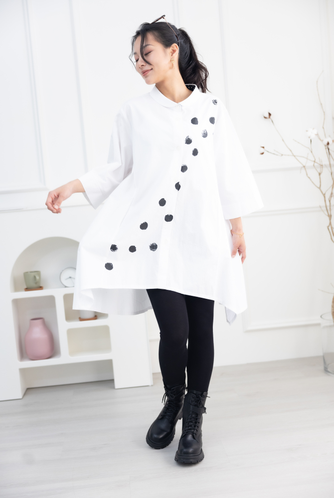 긴팔 斜黑點七分袖上衣 / 白色