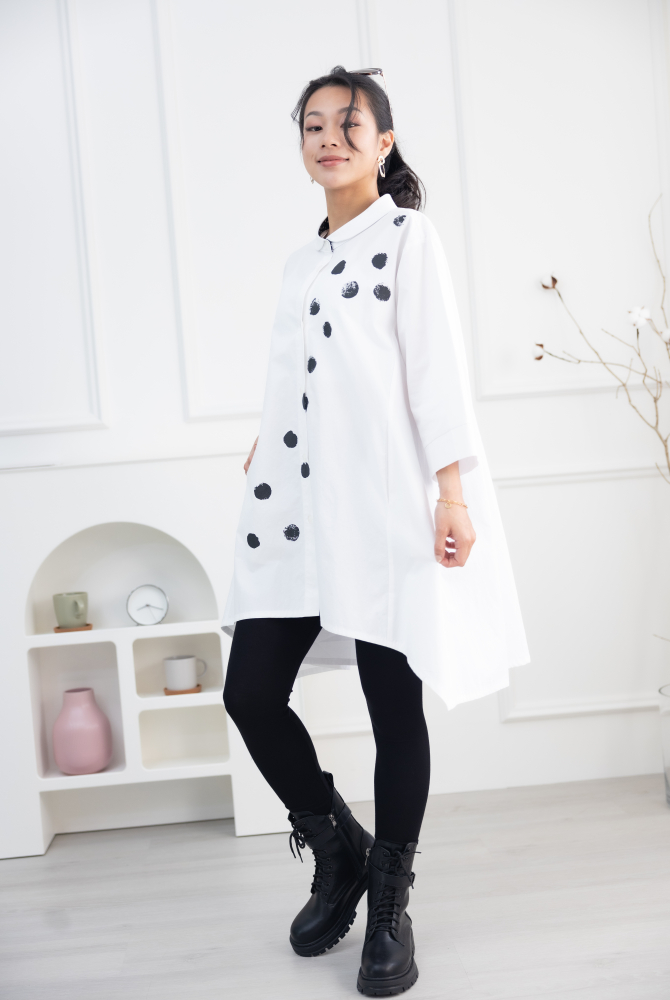 긴팔 斜黑點七分袖上衣 / 白色
