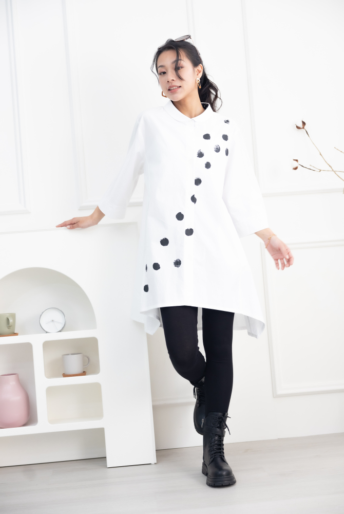 긴팔 斜黑點七分袖上衣 / 白色