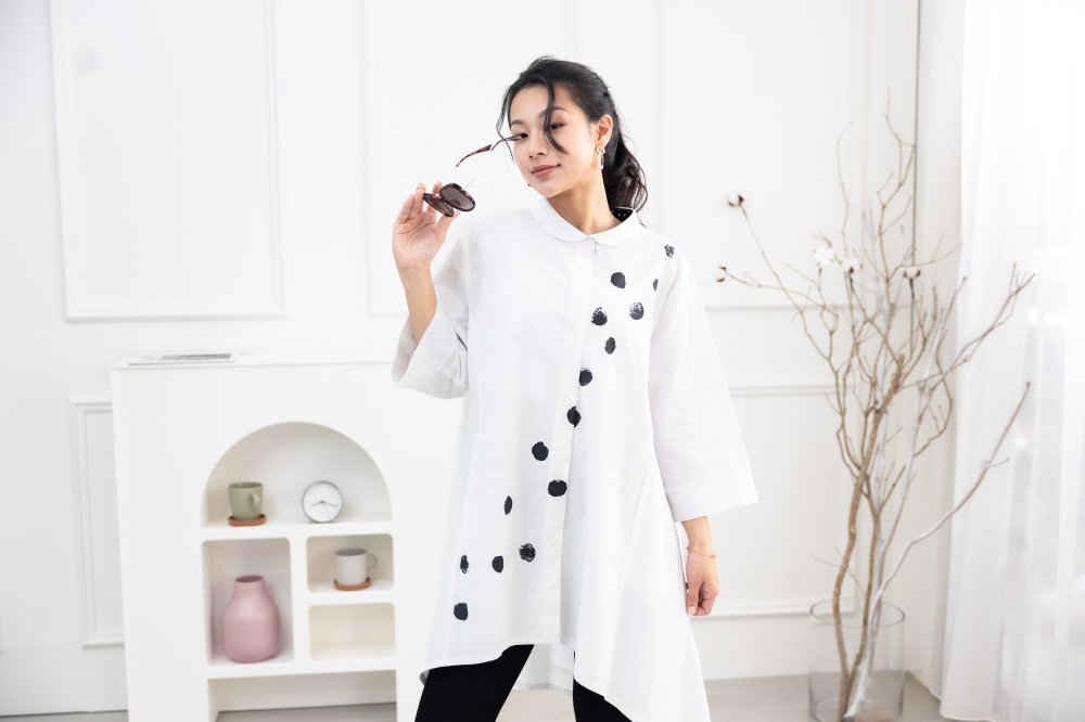 긴팔 斜黑點七分袖上衣 / 白色