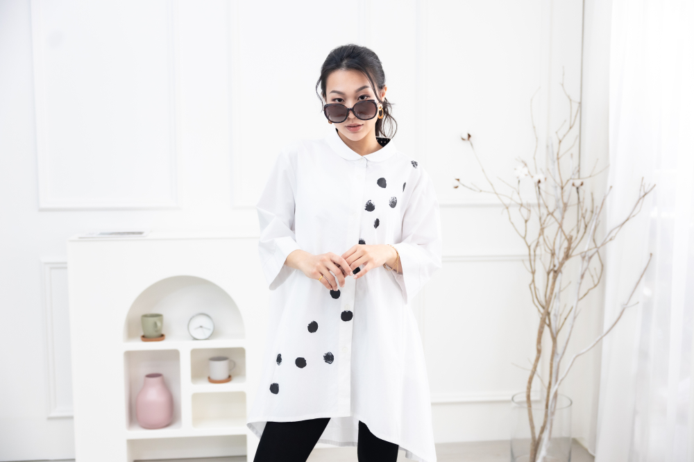 긴팔 斜黑點七分袖上衣 / 白色