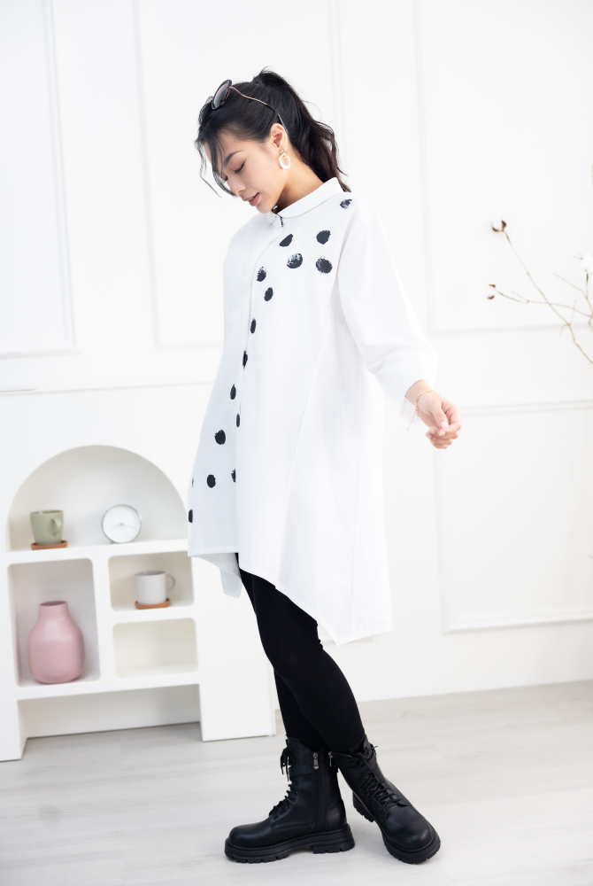 긴팔 斜黑點七分袖上衣 / 白色