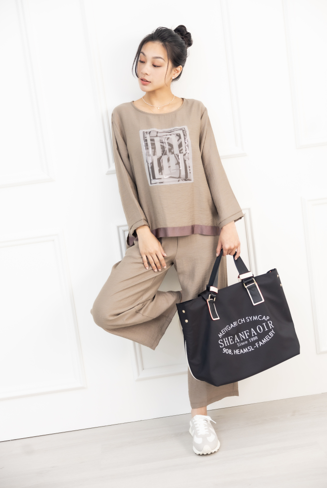 긴팔 銀條框長袖上衣 / 淺卡其